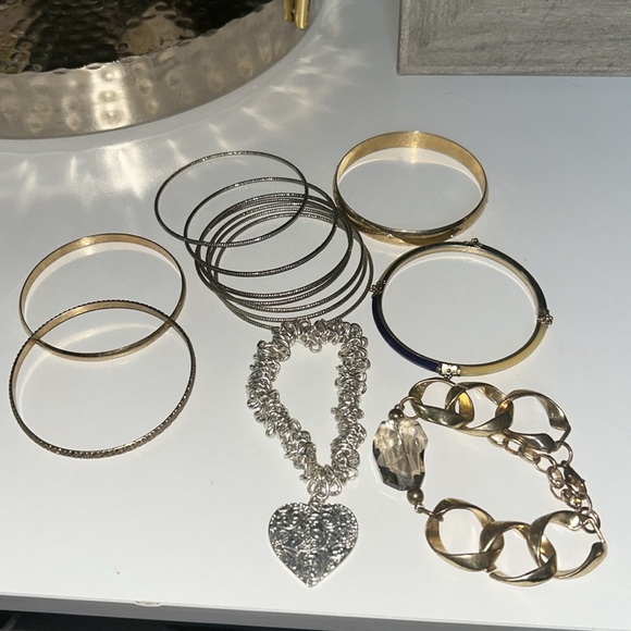 🪷 5/$10 🪷 Bundles of bracelets - Picture 2 of 11